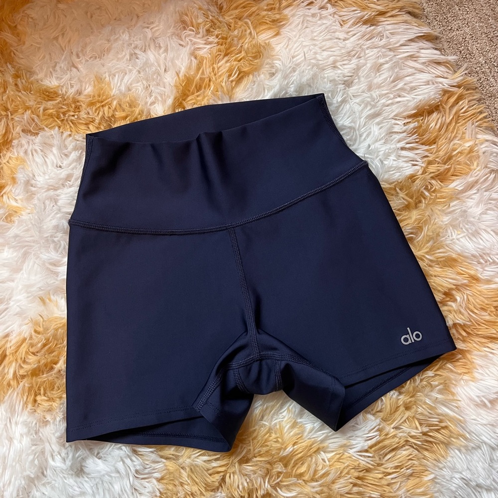 Alo Yoga 3” Airlift High Waist Shorts Navy Blue